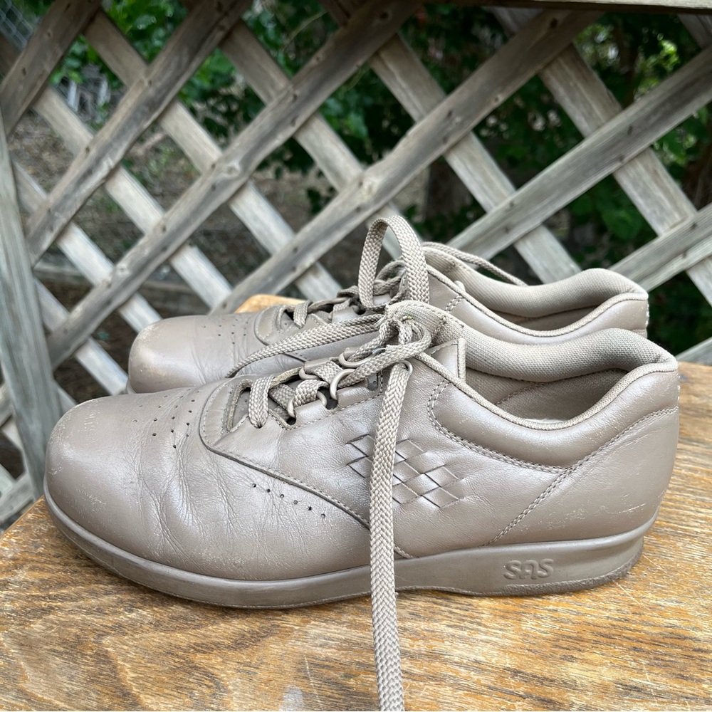 SAS Beige Leather Lace-Up Sneakers size 7.5